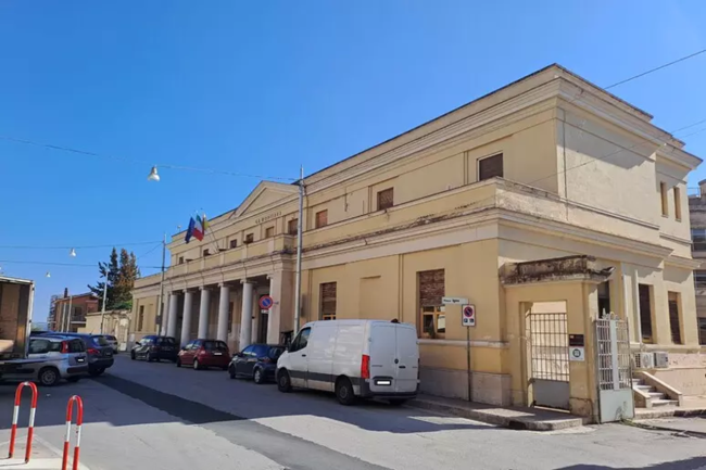 Rischio tumore, esame urgente in 10 giorni ma l’Asp lo rinvia di 11 mesi: scoppia il caso a Ragusa