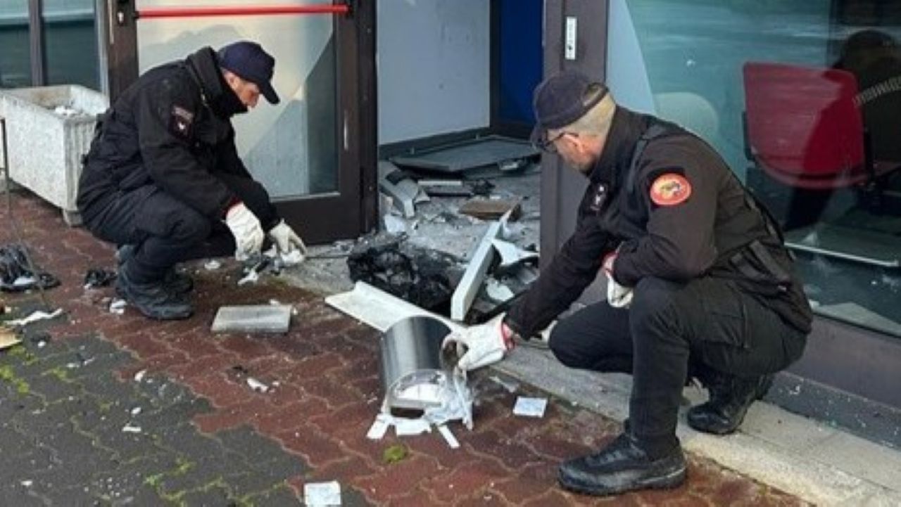 Mascalucia, folle inseguimento nella notte per il tentato assalto al bancomat