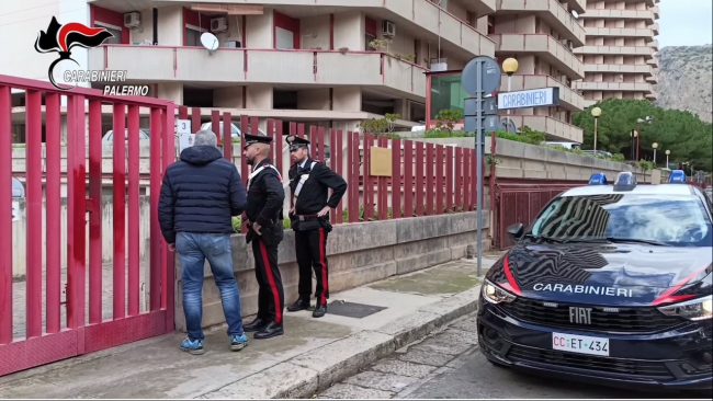 Palermo, fine della fuga per la “ladra seriale”: arrestata, scoperto il covo in un garage