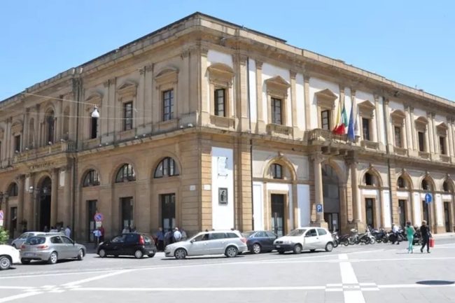 Caltanissetta, interdittiva antimafia a società: pioggia di richieste di dimissioni per il presidente del Consiglio comunale