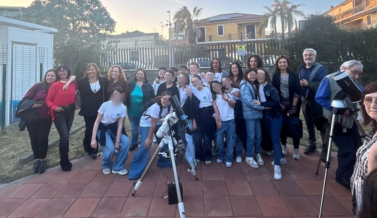 “L’uomo e il suo viaggio tra le stelle”: conferenza dei piccoli astronomi dell’ I.C. “E. De Amicis” di Tremestieri Etneo