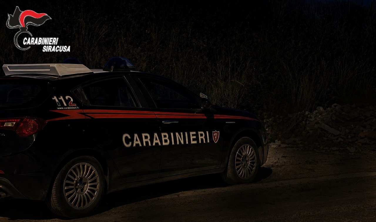 Furto aggravato e abbandono di rifiuti: due denunce nel Siracusano