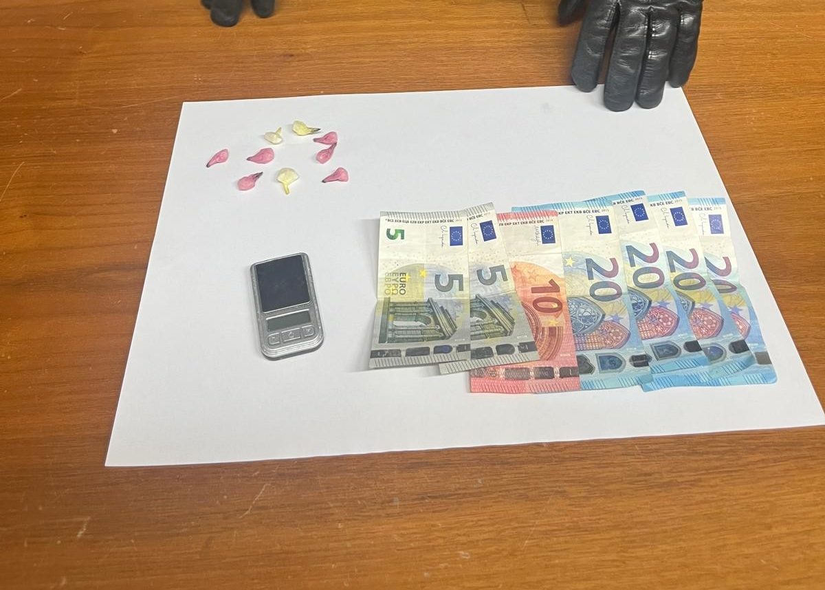 Floridia, arrestato 22enne per spaccio di droga: sequestrate dosi di cocaina