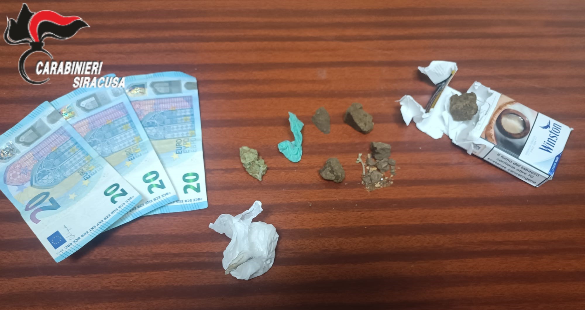 Droga nascosta nel pacchetto di sigarette: 20enne nei guai nel Siracusano