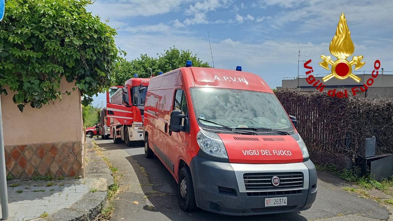 Incendio in un edificio di San Gregorio di Catania