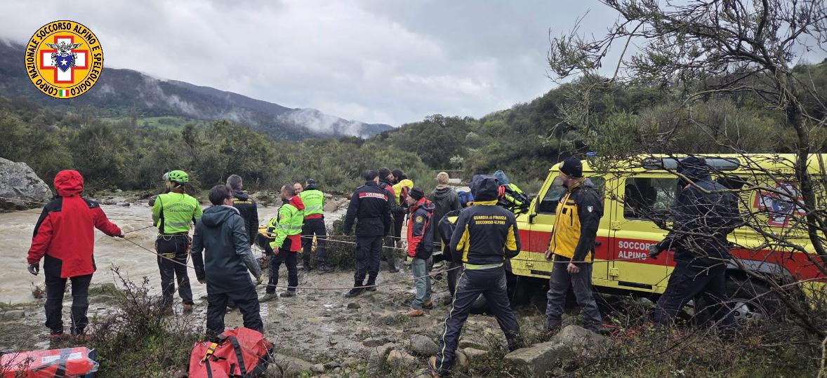 Nebrodi, 32 turisti isolati dal torrente in piena: maxi soccorso tra elicottero e teleferica