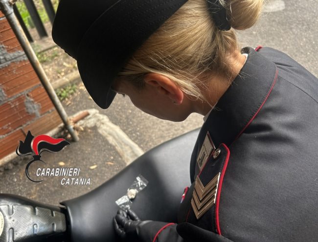 Lotta allo spaccio a Catania, arrestato dai militari un pusher “a domicilio”