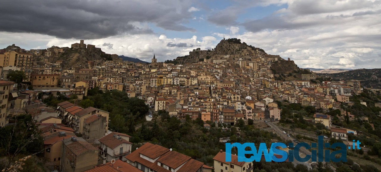 Auto danneggiate e minacce ai residenti: tre giovani denunciati a Nicosia