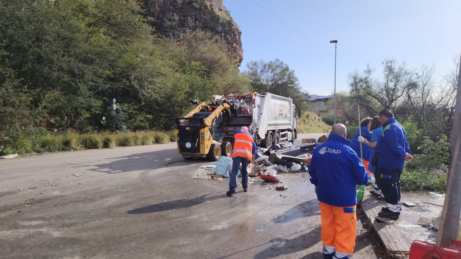 Palermo, la RAP rimuove 16 tonnellate di rifiuti da una discarica abusiva