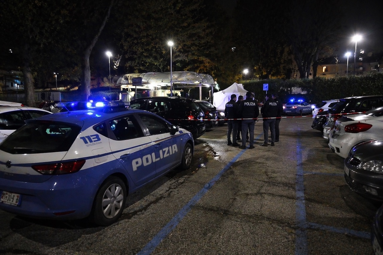 Pavia, 25enne siciliano ucciso a coltellate in un parcheggio: indaga la Polizia