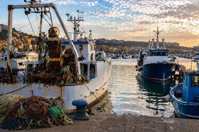 Sicilia, crisi carburanti: anche pescatori e armatori si fermano. Porti bloccati dalla protesta