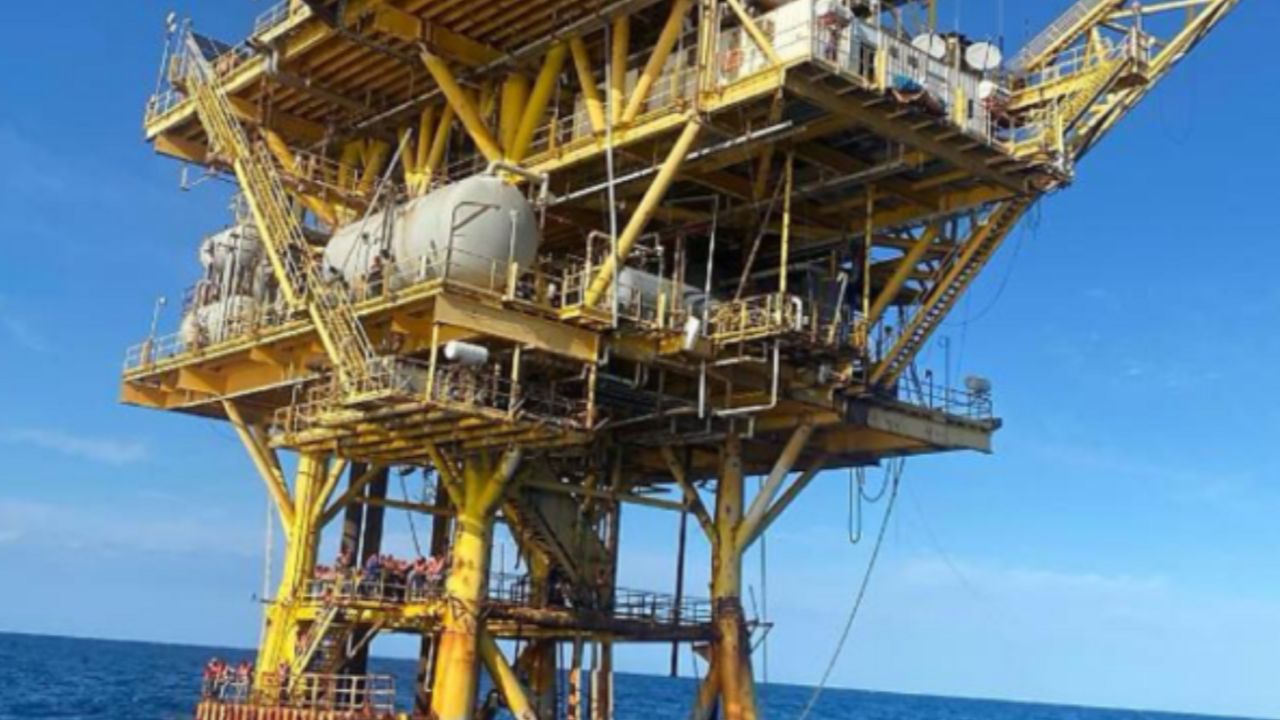 Migranti sbarcati a Lampedusa dopo cinque giorni sulla piattaforma Didon