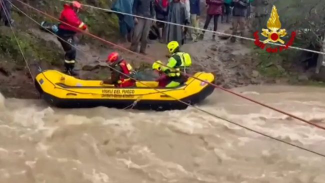 Torrente in piena a San Fratello, soccorsi i campeggiatori isolati nel bosco