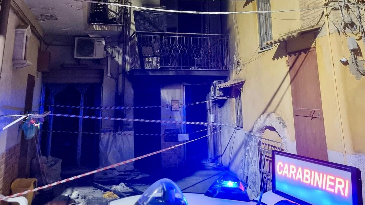 Tenta di uccidere un’anziana dando fuoco alla sua casa, arrestato 32enne per tentato omicidio