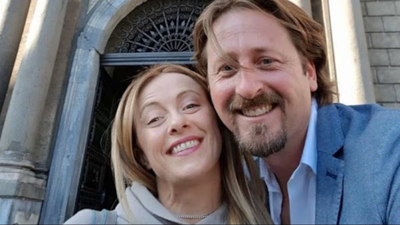 Dietrofront di Manlio Messina, annullata la conferenza rivelatrice sulla gestione di Fratelli d’Italia