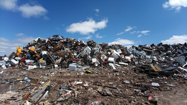 Ragusa, scoperta discarica abusiva: due denunce per abbondono di rifiuti pericolosi