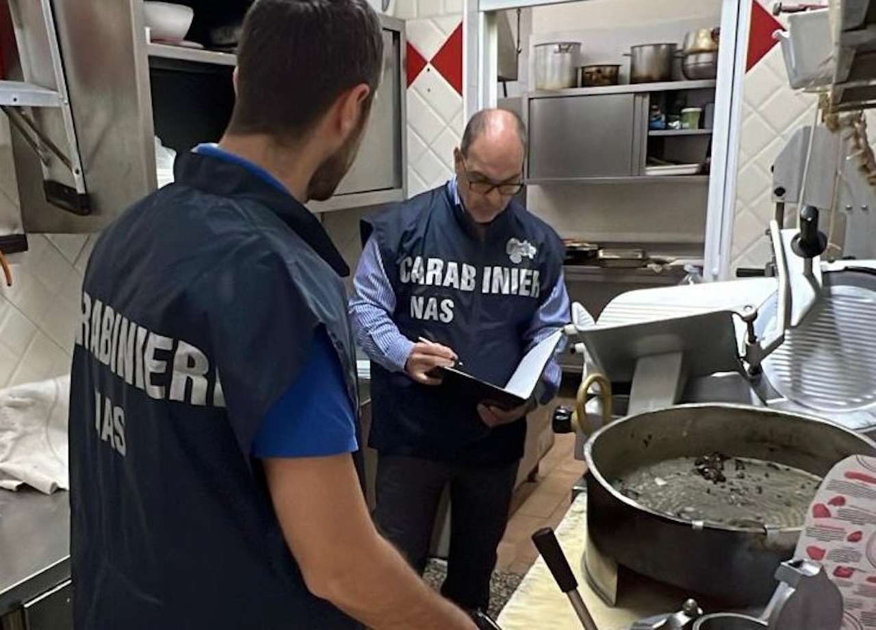 Maxi controlli allo Zen: un arresto, 4 denunce e sequestri di droga e armi