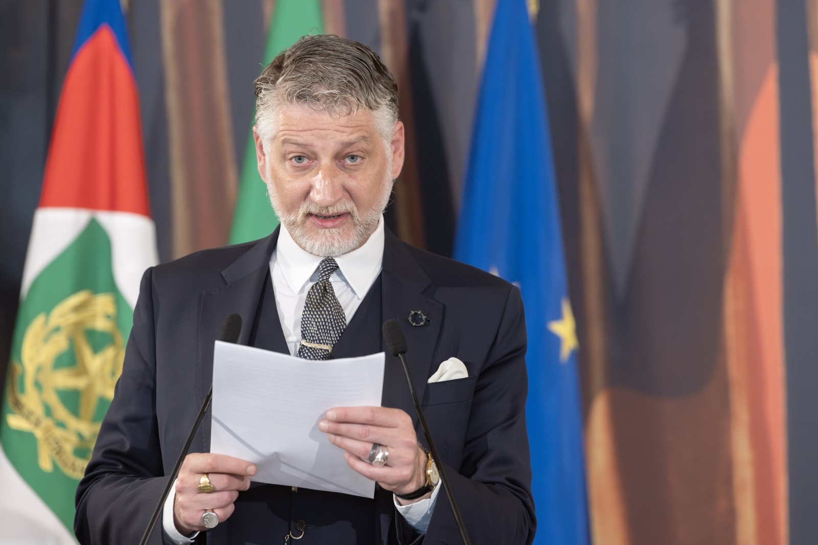 Giuli licenzia tutto il suo staff dopo il caso Regeni: a lanciare lo scoop il Corriere della Sera