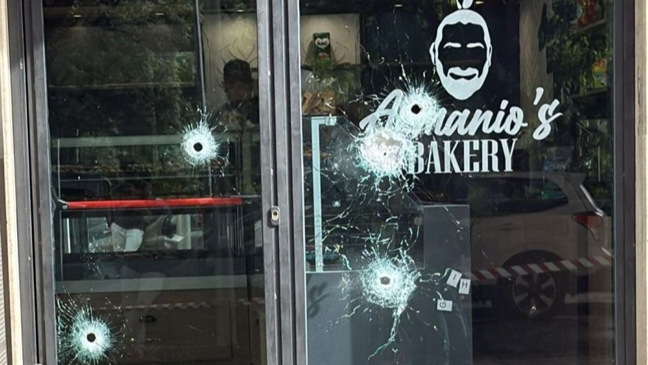 Palermo, nuova notte di spari allo Zen: kalashnikov contro panificio e colpi contro una macelleria