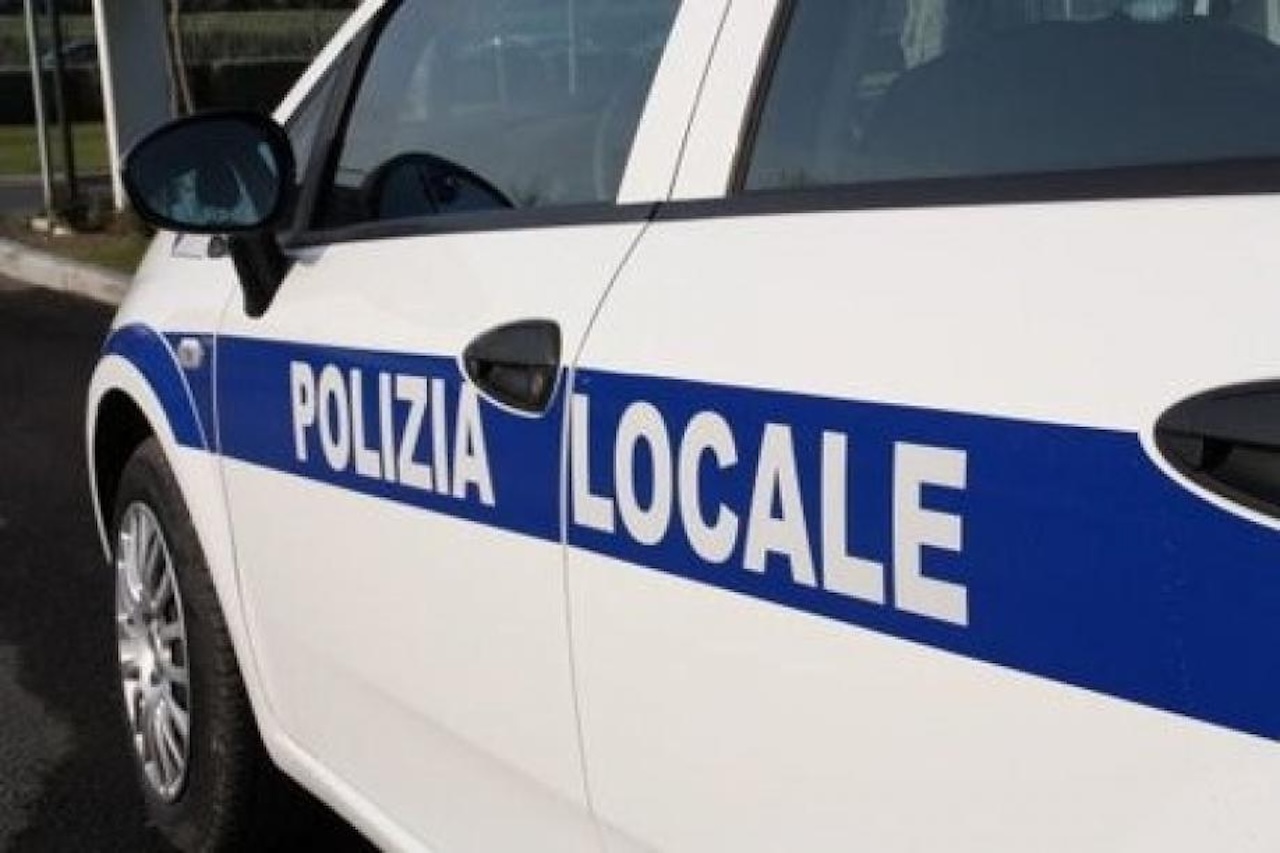 Stretta sui parcheggiatori abusivi a Catania: 16 sanzioni e denaro sequestrato