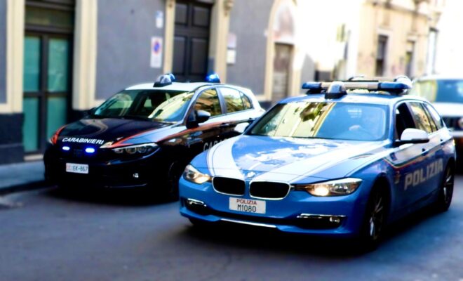 Molesta una turista in centro a Catania e tenta la fuga: bloccato da una carabiniera fuori servizio e dalla polizia