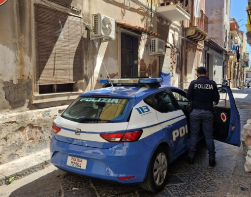 Minacce all’ex moglie e droga nascosta in camera da letto: arrestato 42enne a Catania