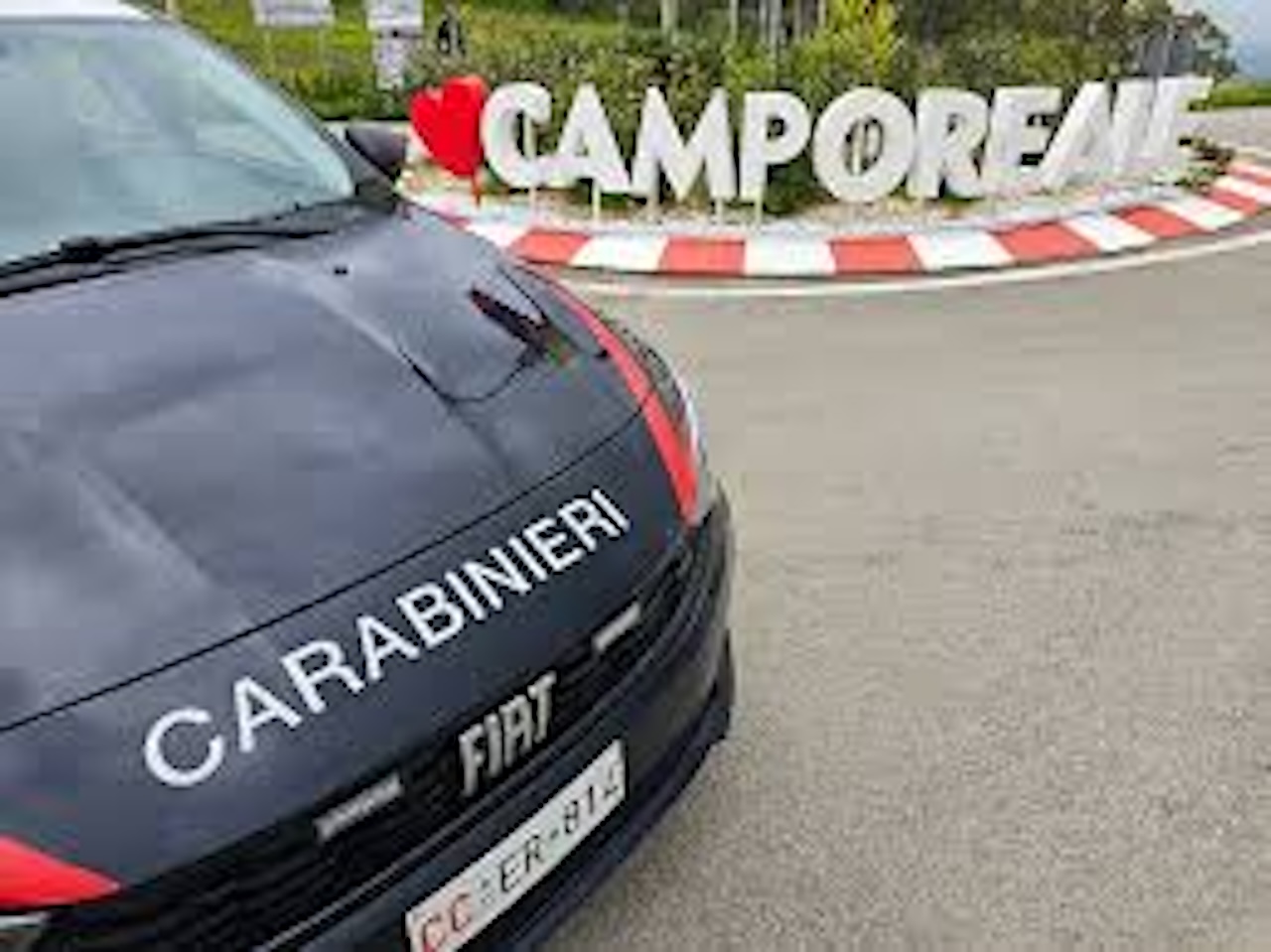 Camporeale, blitz dei Carabinieri: un arresto, denunce e droga sequestrata