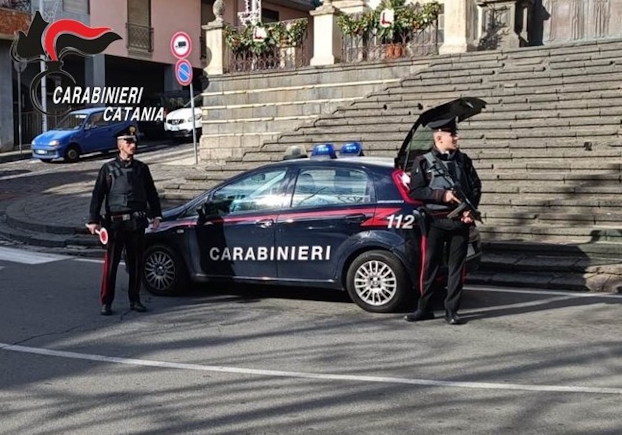 Cocaina tra le strade di Aci Catena: due arresti