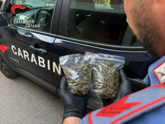 Catania, nascondeva droga sotto il sedile dell’auto: nei guai un 30enne