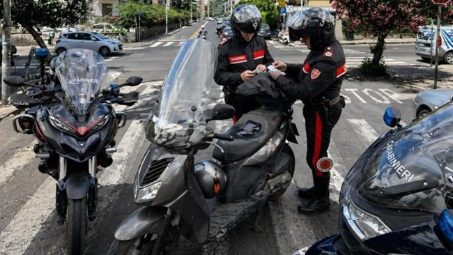 Incidente svela lo spaccio: 33enne arrestato con droga dopo lo schianto a Catania