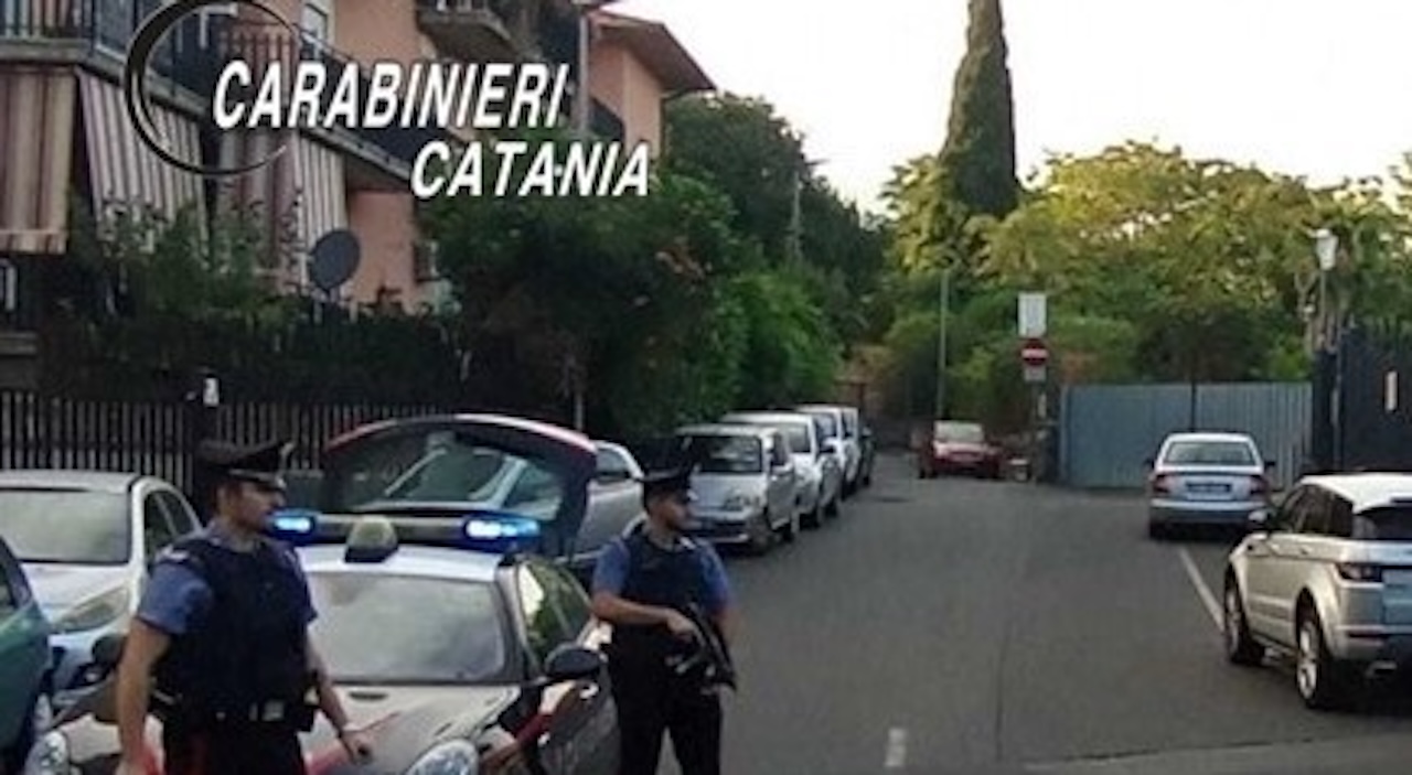 Inseguimento a Mascalucia: 16enne senza patente scappa dai carabinieri su un’auto di grossa cilindrata