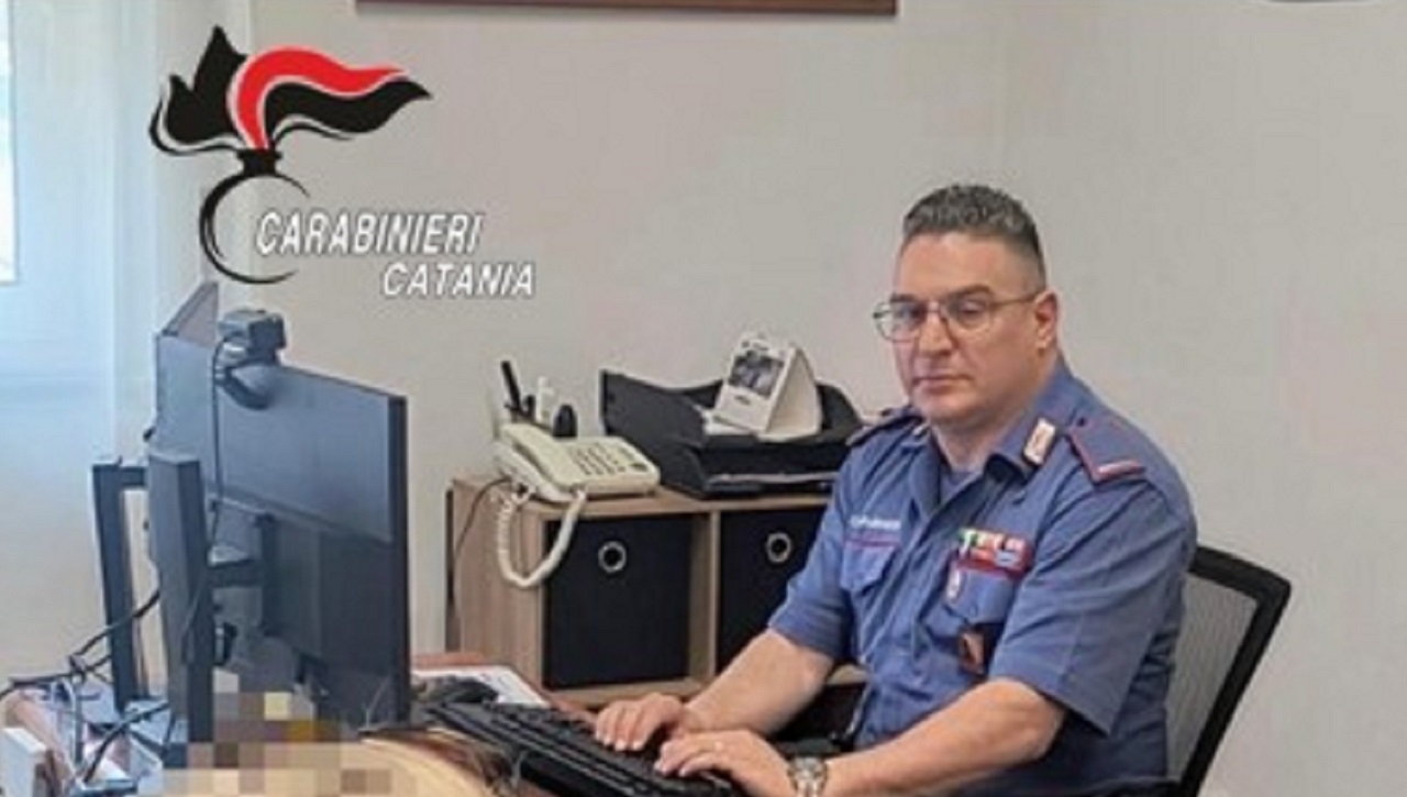 “Se mi lasci, mi sparo”: perseguita l’ex e minaccia gesto estremo in videochiamata, arrestato 56enne