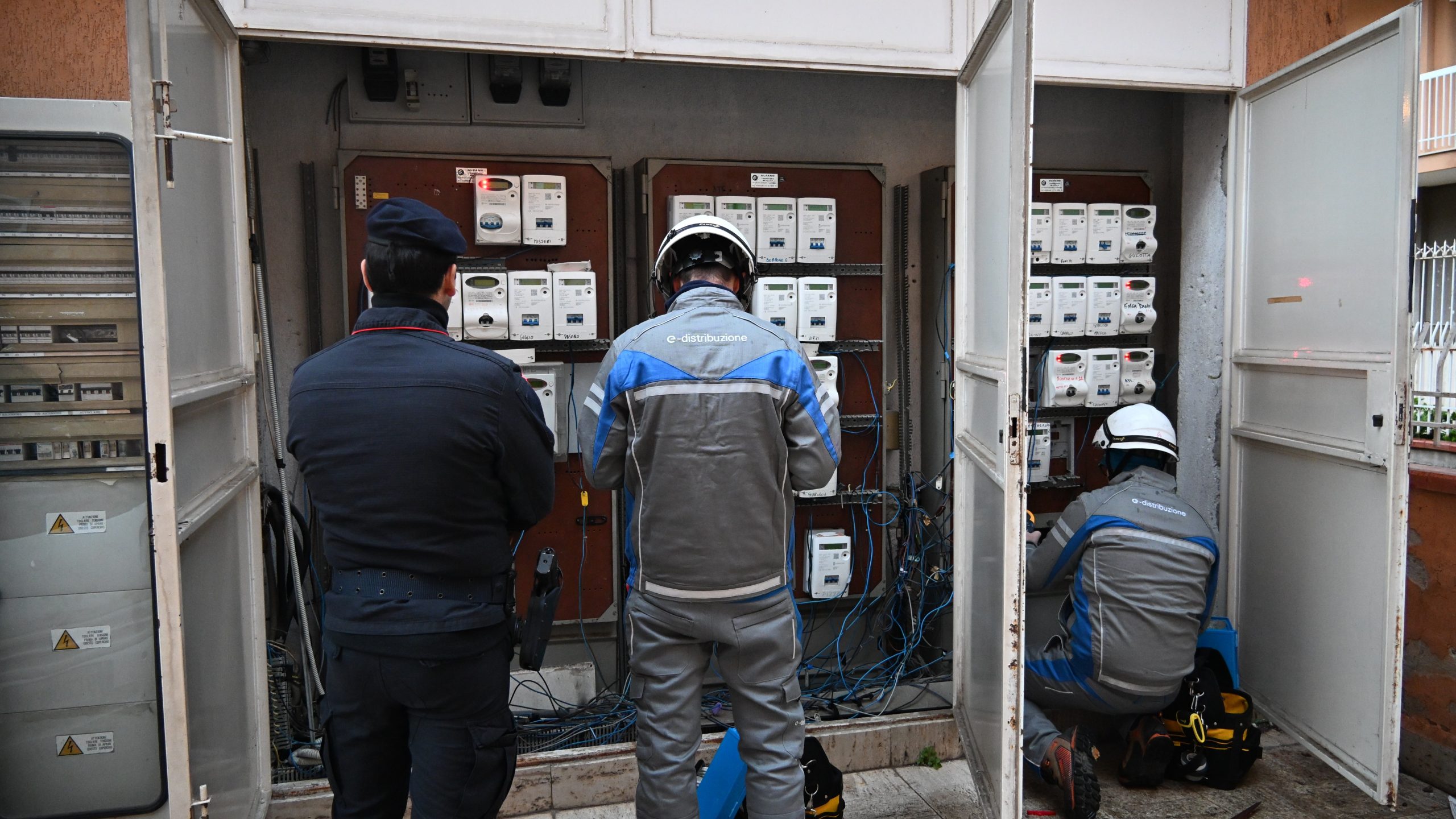 Denunciate 5 persone a Camporeale per allacci abusivi alla rete elettrica