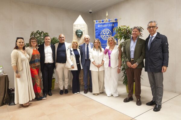 Alla Metro Fontana inaugurata “Mother of Peace”: l’arte diventa ponte di dialogo contro guerre e violenza