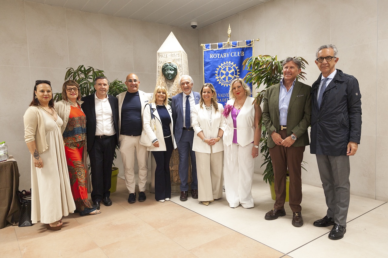 Alla Metro Fontana inaugurata “Mother of Peace”: l’arte diventa ponte di dialogo contro guerre e violenza
