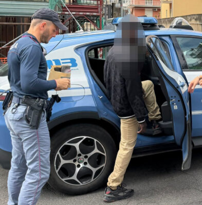 Lavavetri molesti fermati dalla polizia a Catania: inseguimento e denunce nella zona Borgo