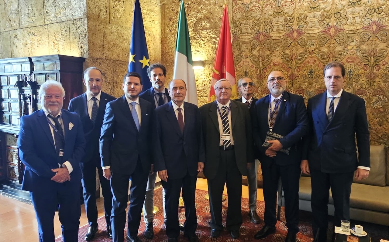 Caro carburante, Schifani e Galvagno incontrano gli armatori siciliani a Palazzo dei Normanni