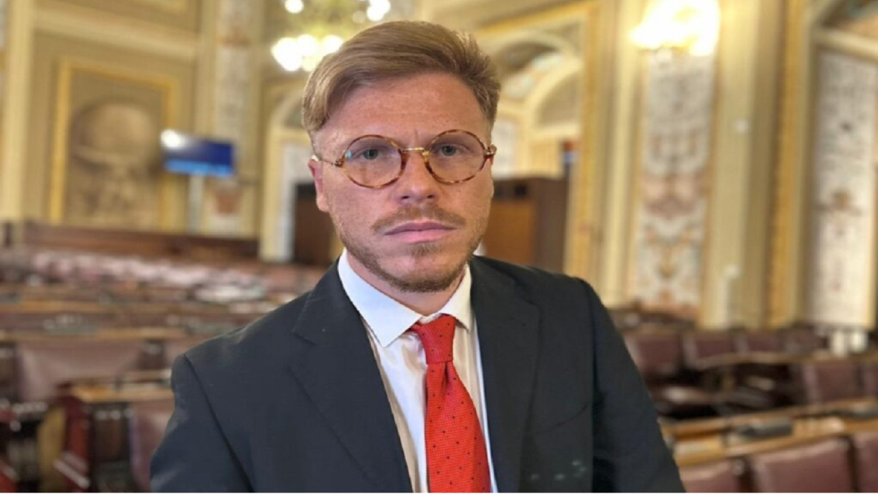 Nessuna intimidazione a danno di La Vardera: mozziconi lasciati da addetti alle pulizie