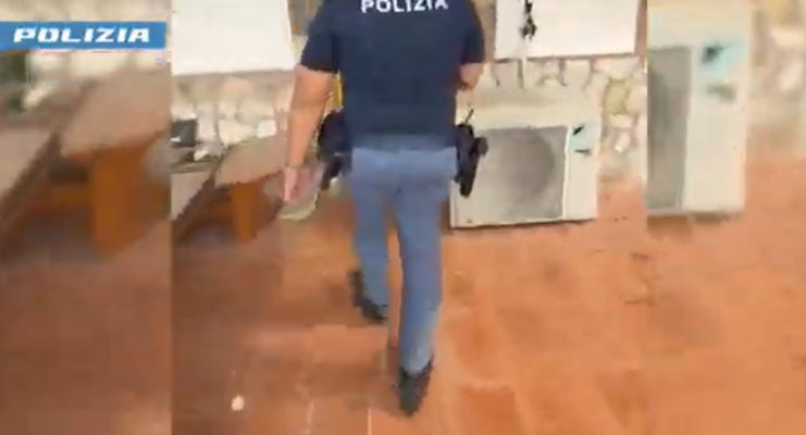 Serra della droga scoperta in una villa a Carini: sequestrate 318 piante di marijuana, arrestato un 19enne