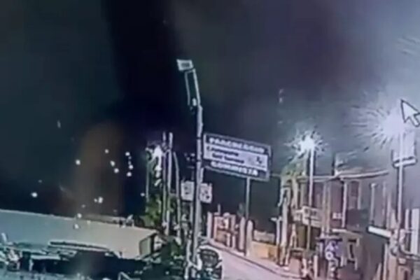 Sparatoria a Palermo contro un’autorimessa, c’è un video che mostra un uomo con un kalashinkov