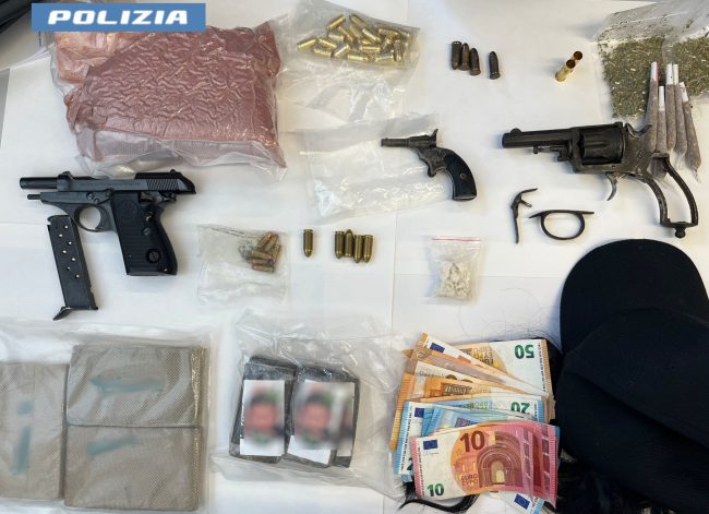 Sorpreso con pistole e droga in casa: 52enne arrestato dalla Polizia di Stato