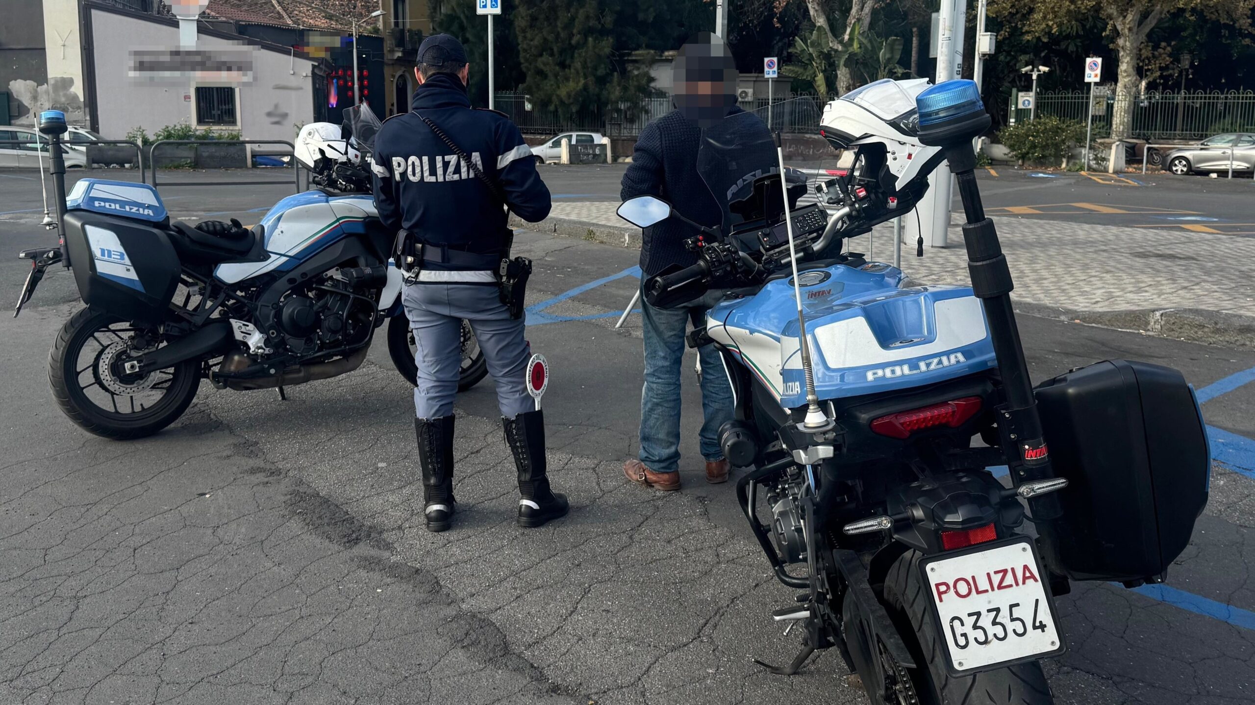 Catania, evade dai domiciliari per fare il parcheggiatore abusivo: arrestato 28enne