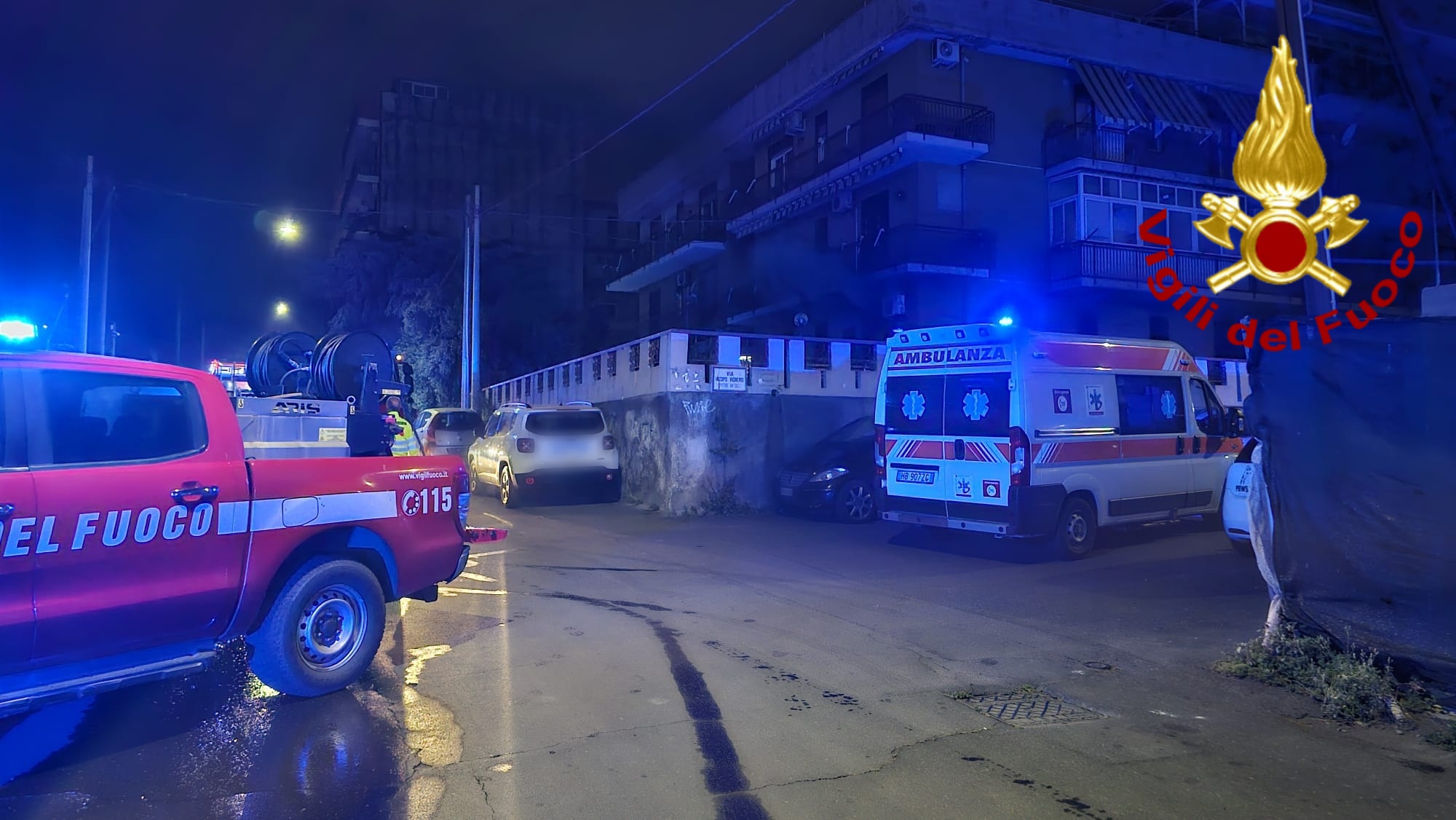 Incendio divampa in una abitazione di via San Gregorio, paura nel quartiere Canalicchio