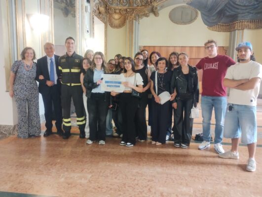 Asp di Catania, al Teatro Sangiorgi la premiazione del concorso “La promozione della salute e della sicurezza a partire dai banchi di scuola”. 27 scuole e 75 progetti: anche il Lombardo Radice di Catania tra i premiati!