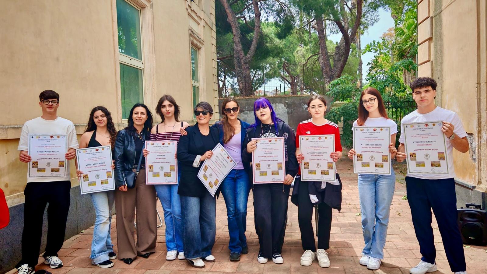 Il Liceo “Mario Rapisardi” di Paternò premiato al concorso “La Valle del Simeto in una Cartolina”