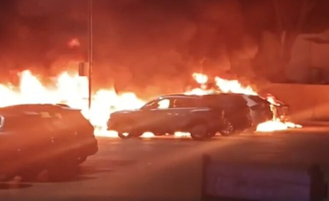 In fiamme diverse auto in una sede di Sicily by car: si ipotizza una nuova intimidazione