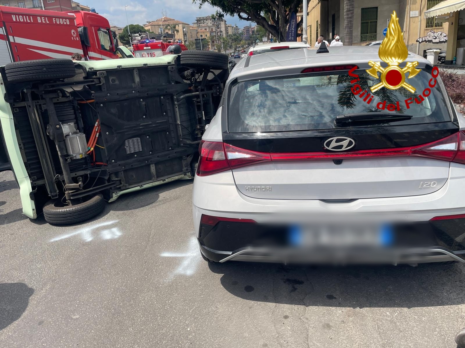 Catania, incidente autonomo con una mini auto elettrica: giovane rimane incastrata nell’abitacolo