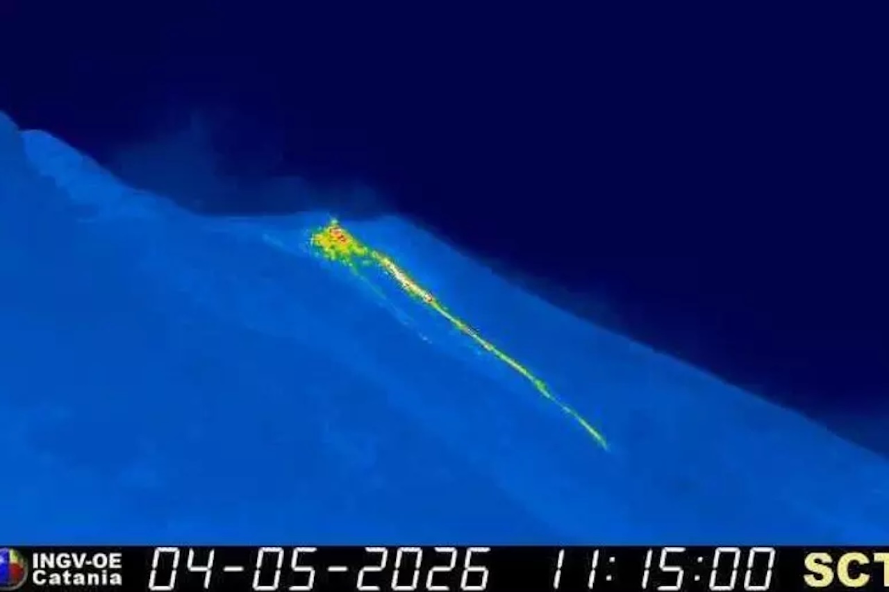 Stromboli, registrata attività di “spattering” e colata da area craterica Nord