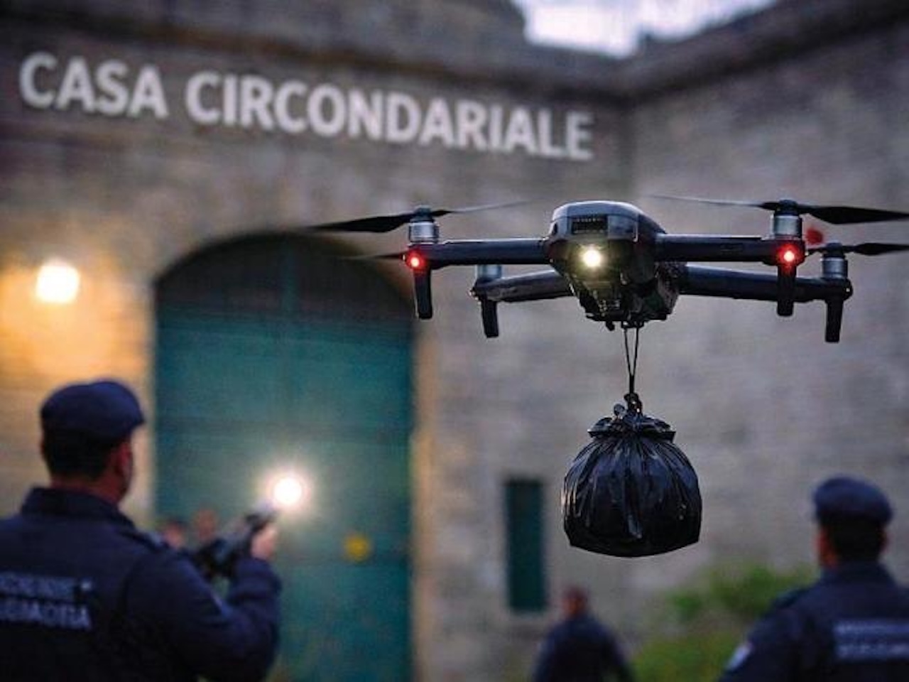 Carcere di Augusta, maxi operazione contro traffici illeciti: sequestrati droga e cellulari