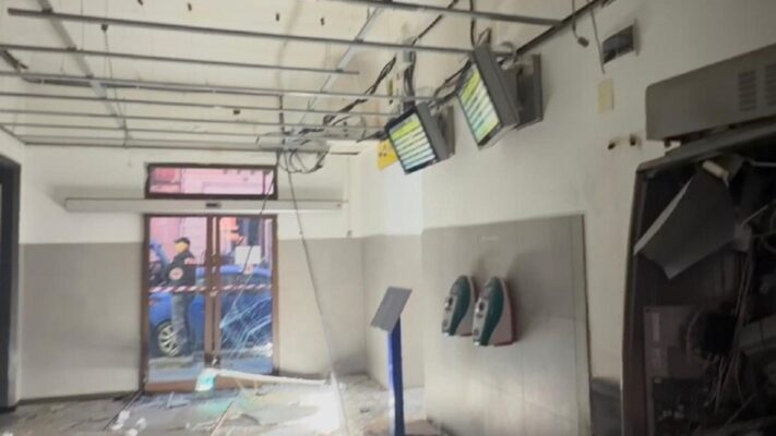 Ordigno esplosivo nel Catanese, vittima di una tentata rapina la stazione ferroviaria di Giarre